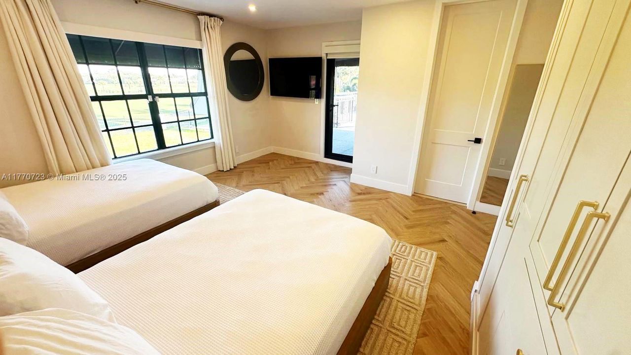 For Rent: $26,000 (5 beds, 4 baths, 4378 Square Feet)