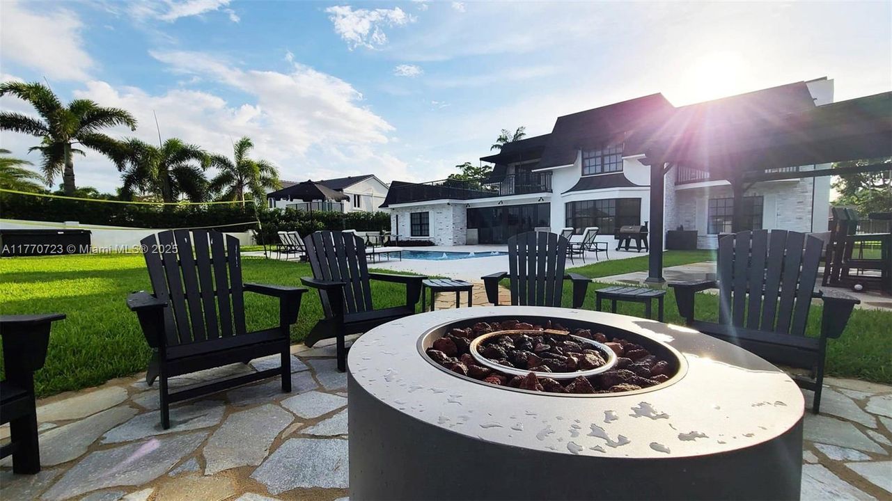 For Rent: $26,000 (5 beds, 4 baths, 4378 Square Feet)