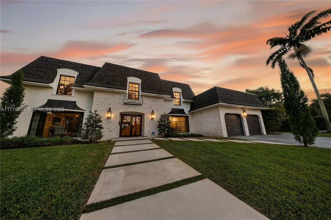 В аренду: $26,000 (5 спален, 4 ванн, 4378 Квадратных фут)