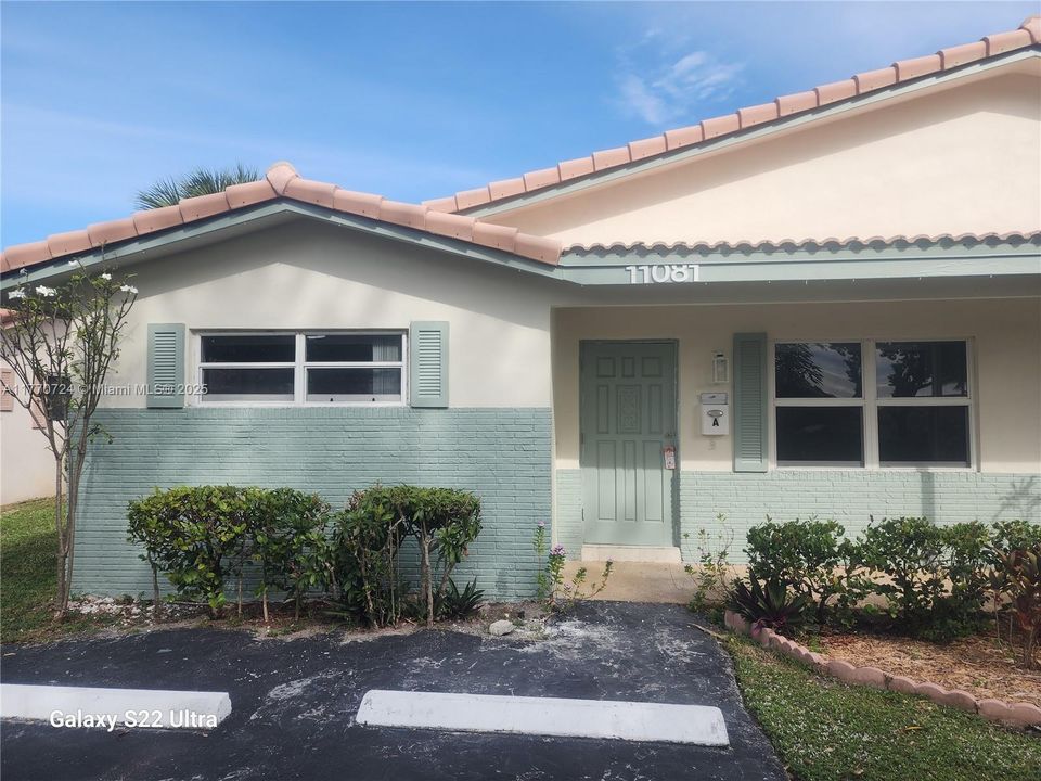 Recently Rented: $2,800 (3 beds, 2 baths, 3242 Square Feet)