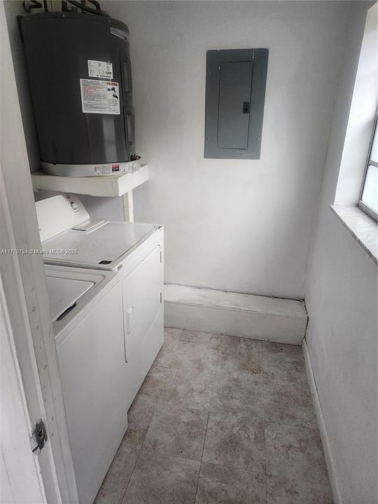 Recently Rented: $2,800 (3 beds, 2 baths, 3242 Square Feet)