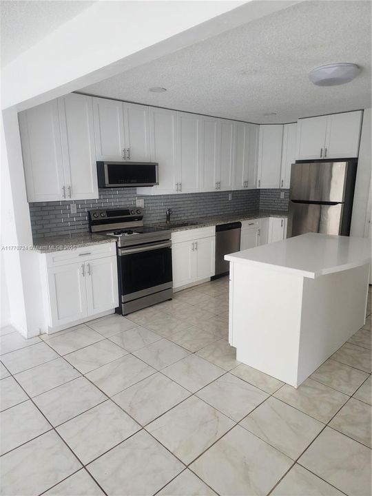 Recently Rented: $2,800 (3 beds, 2 baths, 3242 Square Feet)