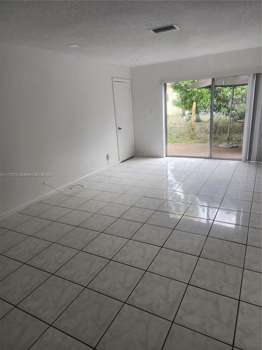 Recently Rented: $2,800 (3 beds, 2 baths, 3242 Square Feet)