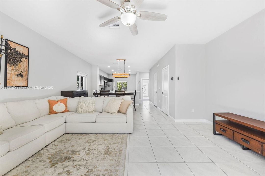 Recientemente alquilado: $3,100 (3 camas, 2 baños, 1442 Pies cuadrados)