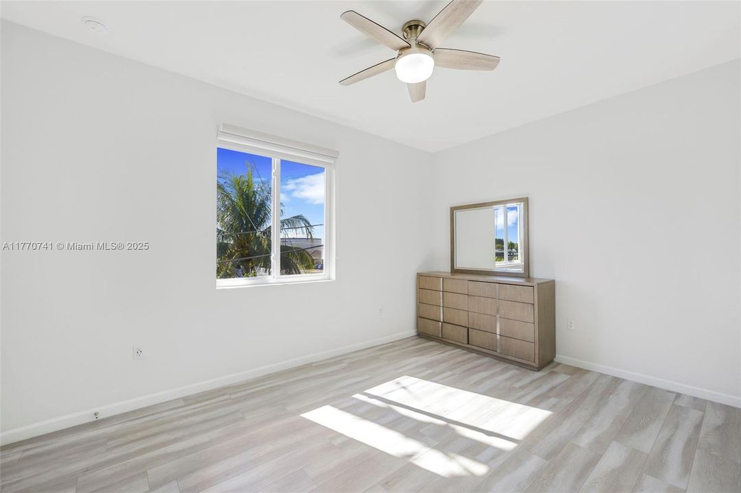 Recientemente alquilado: $3,100 (3 camas, 2 baños, 1442 Pies cuadrados)