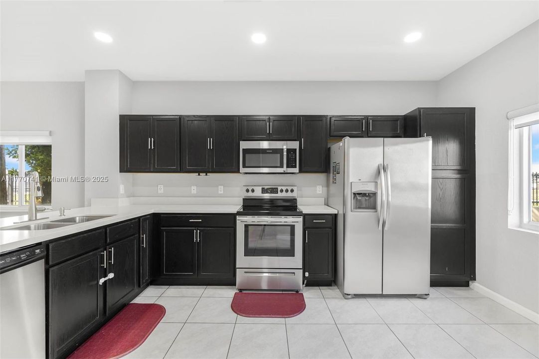 Recientemente alquilado: $3,100 (3 camas, 2 baños, 1442 Pies cuadrados)