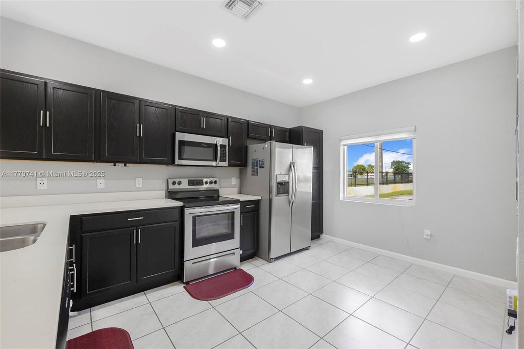 Recientemente alquilado: $3,100 (3 camas, 2 baños, 1442 Pies cuadrados)