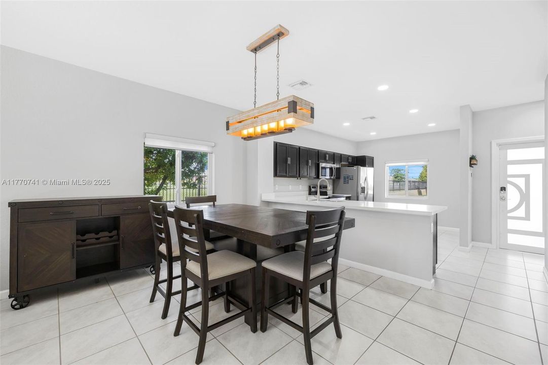 Recientemente alquilado: $3,100 (3 camas, 2 baños, 1442 Pies cuadrados)