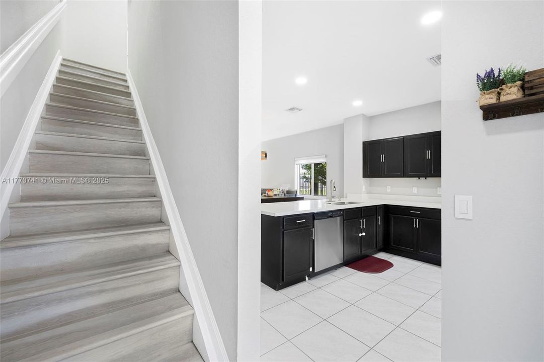 Recientemente alquilado: $3,100 (3 camas, 2 baños, 1442 Pies cuadrados)