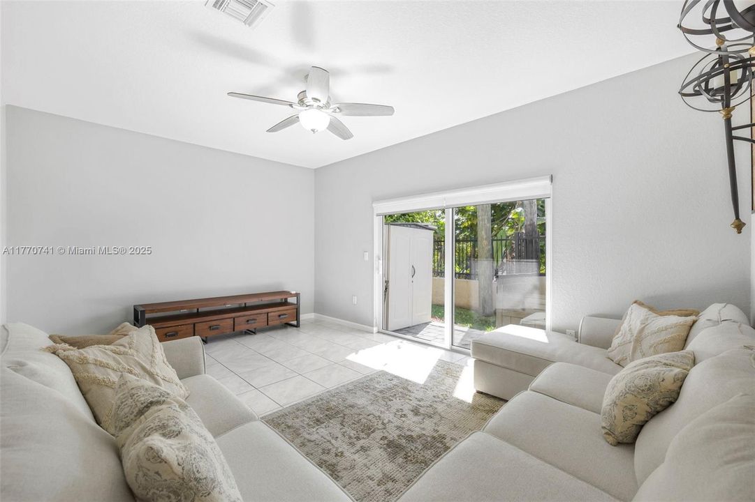 Recientemente alquilado: $3,100 (3 camas, 2 baños, 1442 Pies cuadrados)