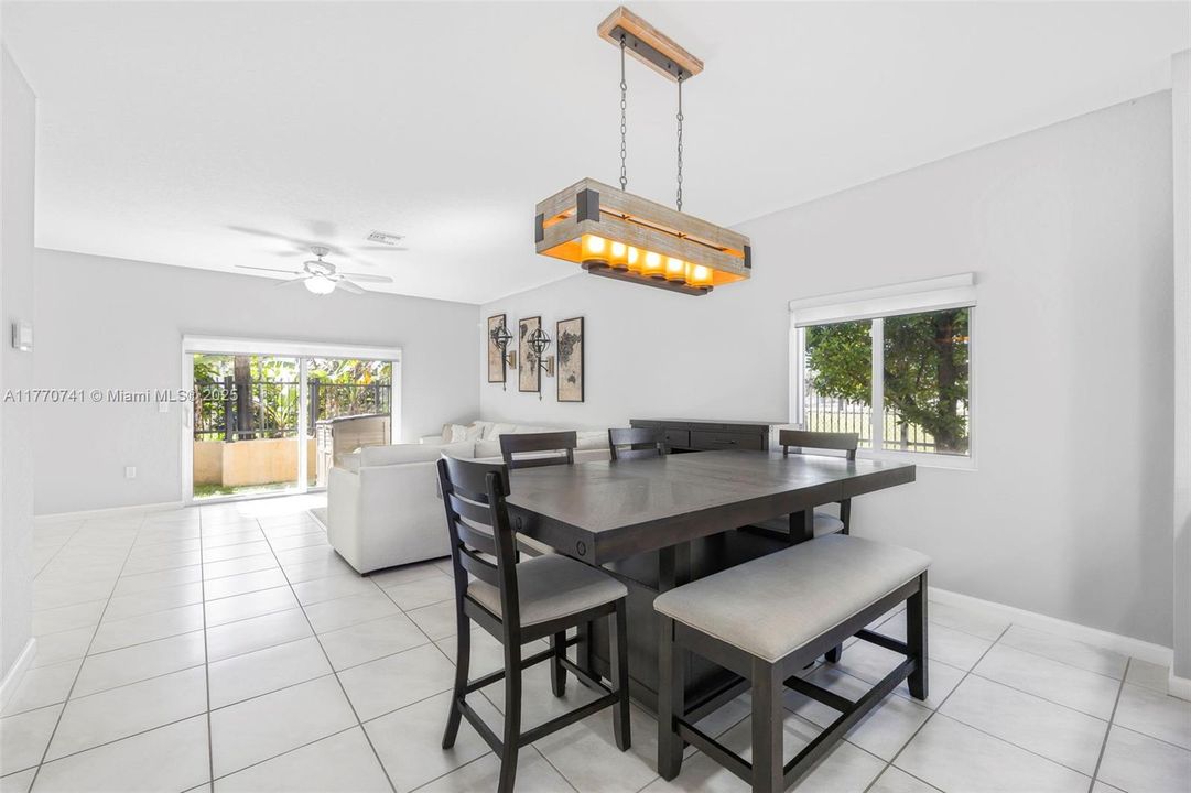 Recientemente alquilado: $3,100 (3 camas, 2 baños, 1442 Pies cuadrados)