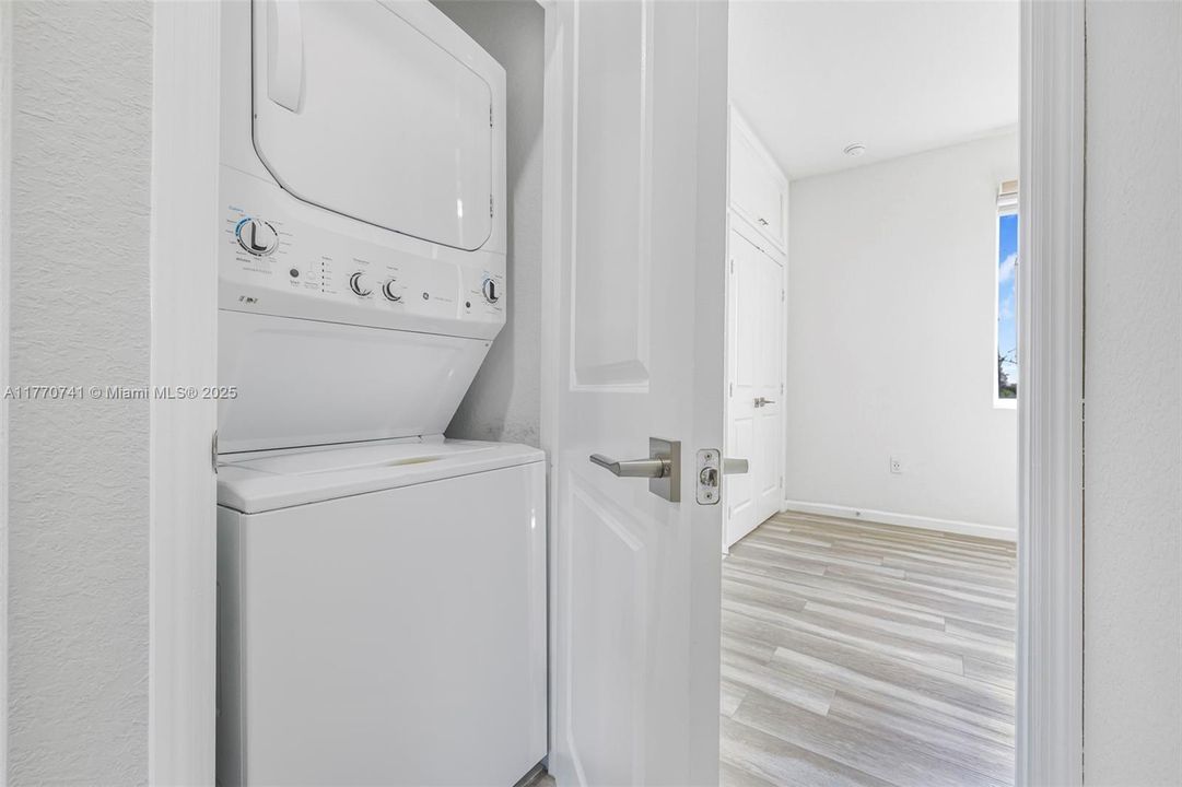 Recientemente alquilado: $3,100 (3 camas, 2 baños, 1442 Pies cuadrados)