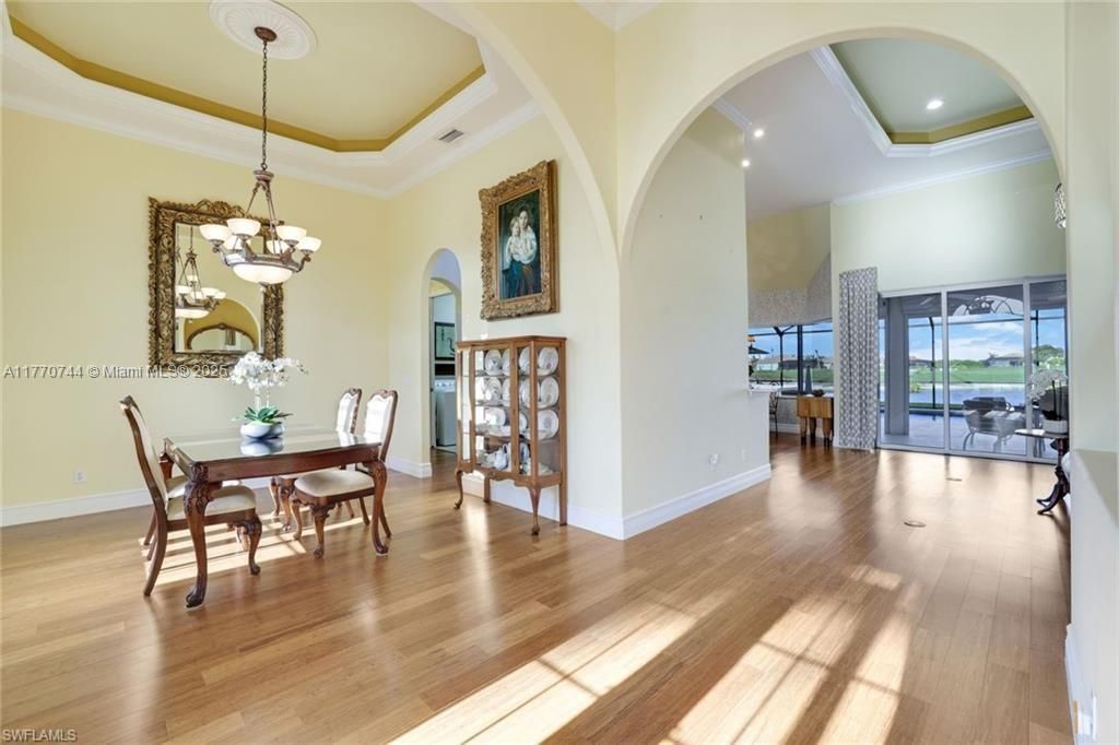 Vendido Recientemente: $799,990 (4 camas, 3 baños, 2540 Pies cuadrados)