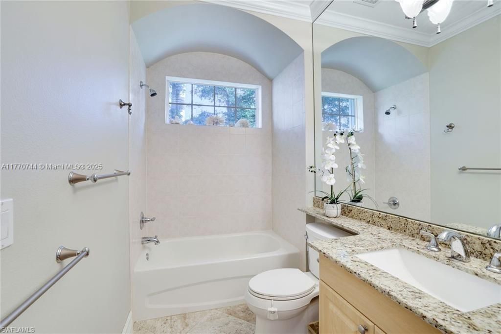 Vendido Recientemente: $799,990 (4 camas, 3 baños, 2540 Pies cuadrados)