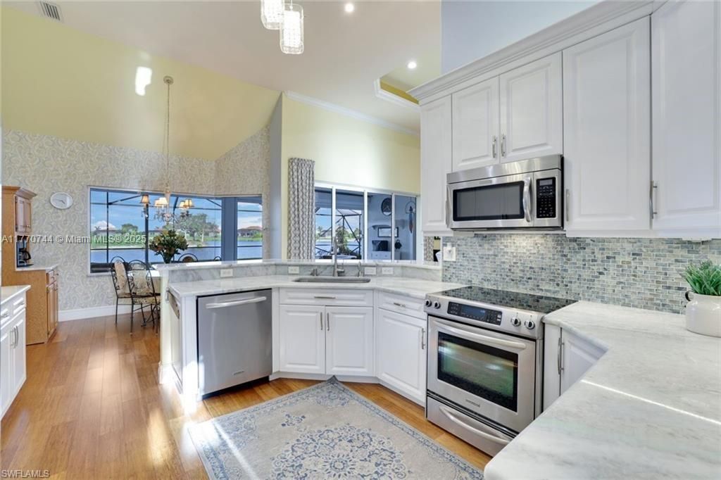 Vendido Recientemente: $799,990 (4 camas, 3 baños, 2540 Pies cuadrados)