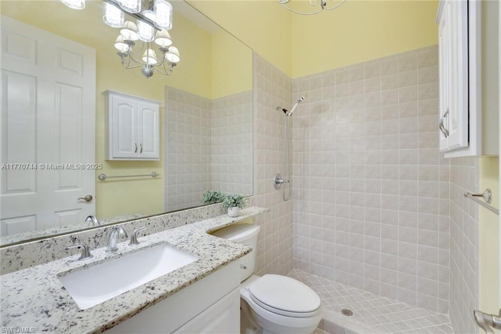 Vendido Recientemente: $799,990 (4 camas, 3 baños, 2540 Pies cuadrados)