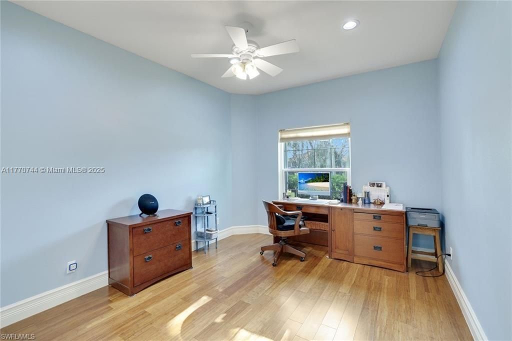 Vendido Recientemente: $799,990 (4 camas, 3 baños, 2540 Pies cuadrados)