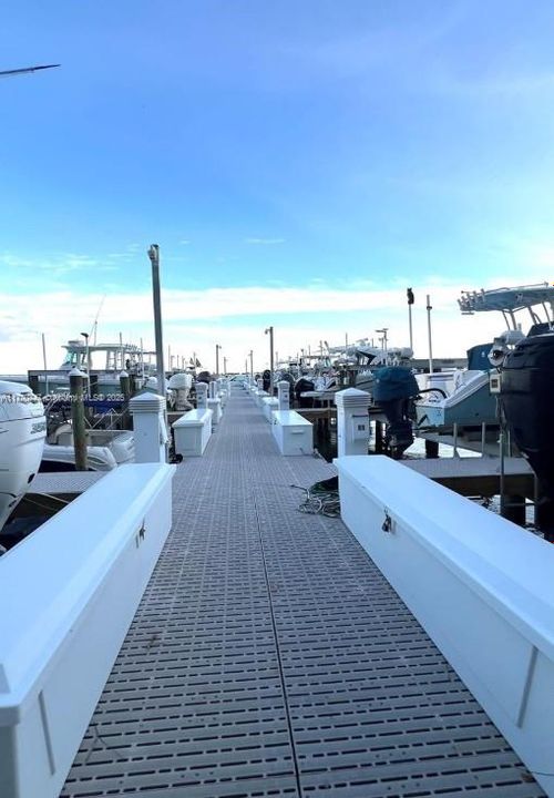 For Sale: $500,000 (1 beds, 1 baths, 1056 Square Feet)