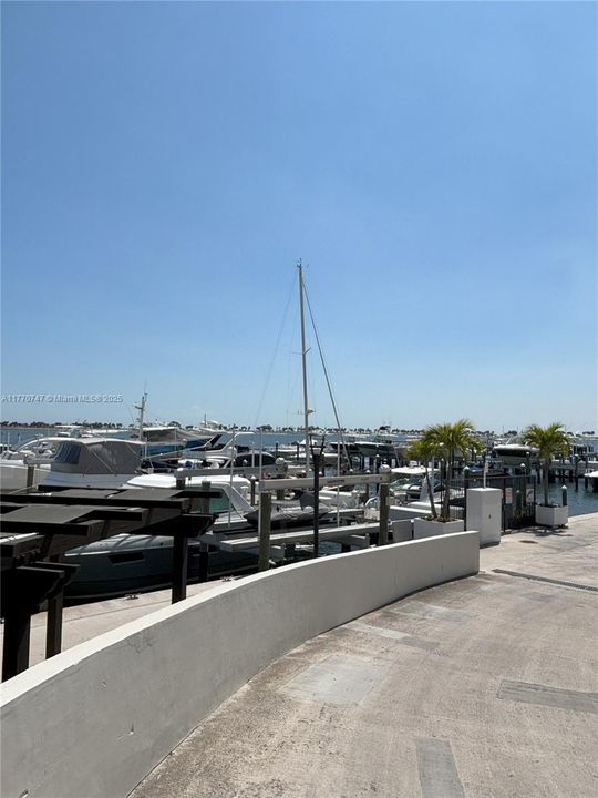 For Sale: $500,000 (1 beds, 1 baths, 1056 Square Feet)