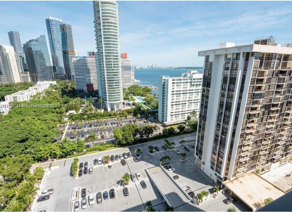 For Sale: $500,000 (1 beds, 1 baths, 1056 Square Feet)