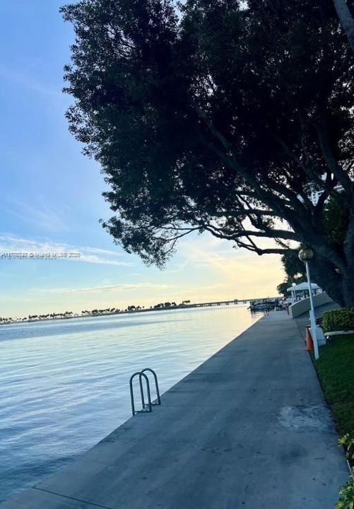 For Sale: $500,000 (1 beds, 1 baths, 1056 Square Feet)