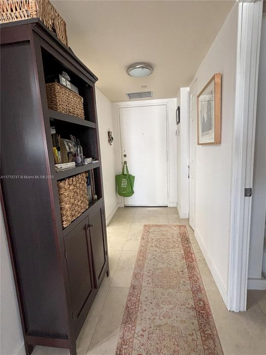 For Sale: $500,000 (1 beds, 1 baths, 1056 Square Feet)