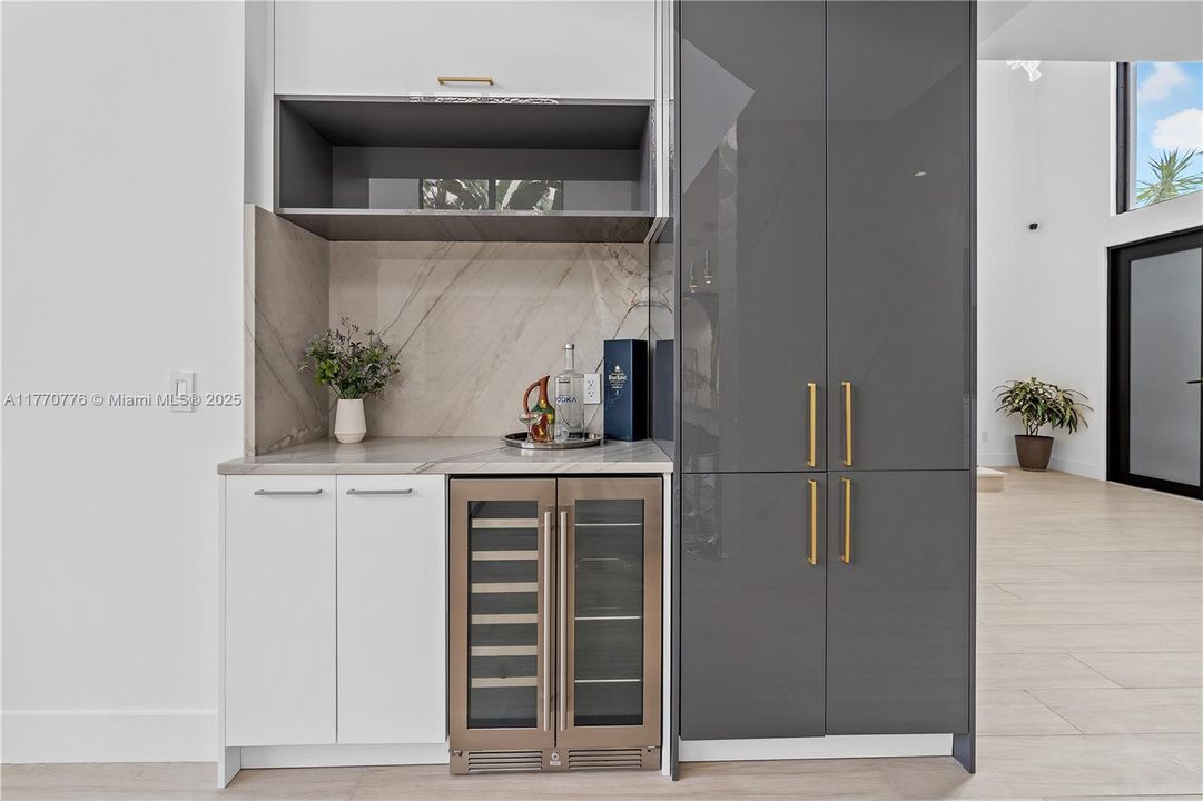 Recently Sold: $1,250,000 (4 beds, 3 baths, 2584 Square Feet)