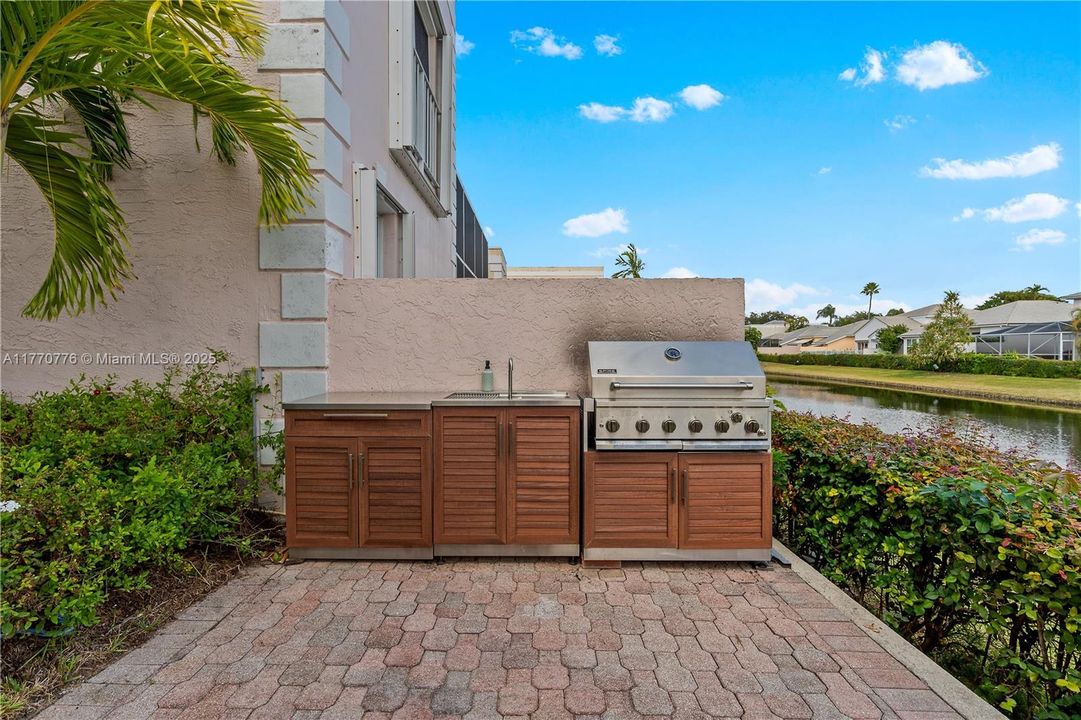 Recently Sold: $1,250,000 (4 beds, 3 baths, 2584 Square Feet)