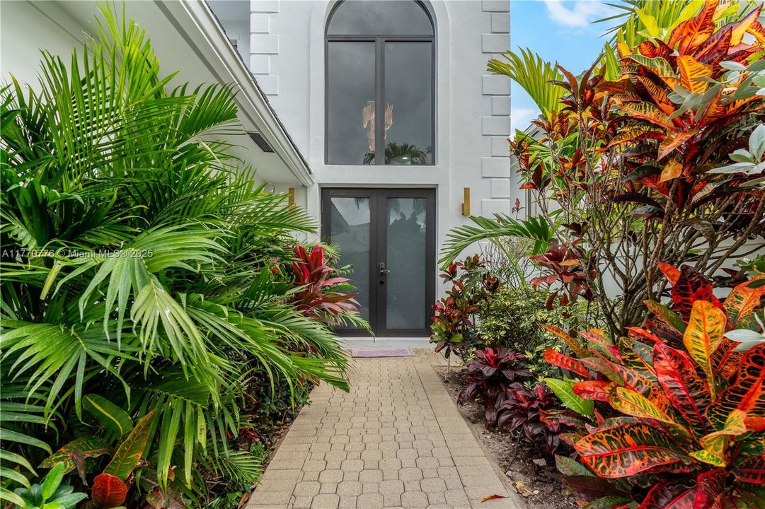 Recently Sold: $1,250,000 (4 beds, 3 baths, 2584 Square Feet)