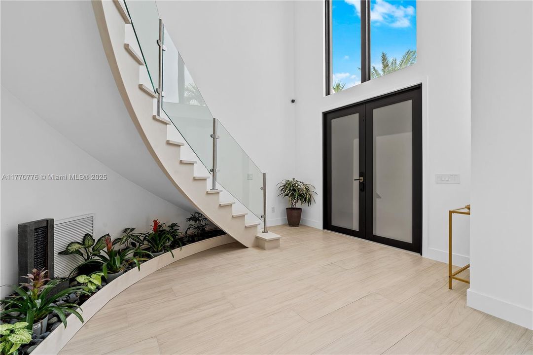 Recently Sold: $1,250,000 (4 beds, 3 baths, 2584 Square Feet)