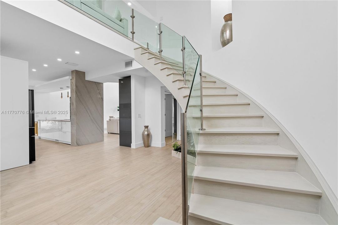 Recently Sold: $1,250,000 (4 beds, 3 baths, 2584 Square Feet)