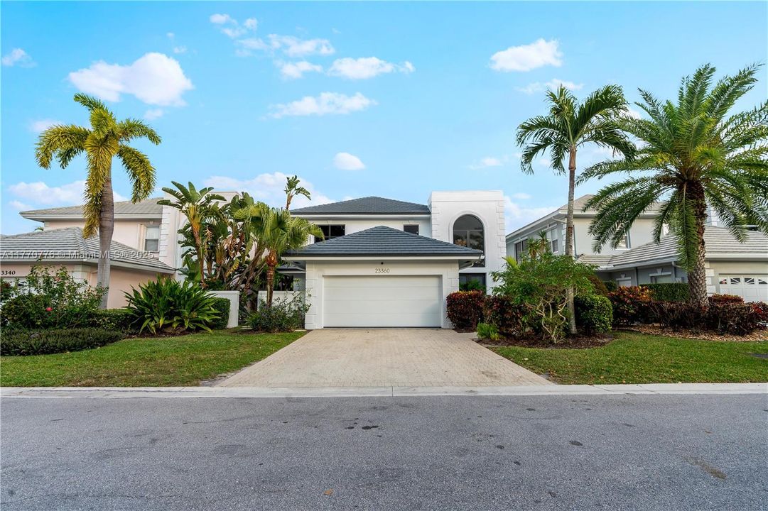 Recently Sold: $1,250,000 (4 beds, 3 baths, 2584 Square Feet)