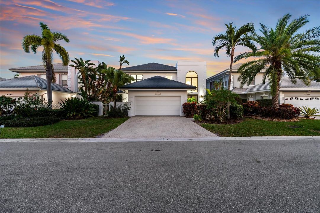 Recently Sold: $1,250,000 (4 beds, 3 baths, 2584 Square Feet)