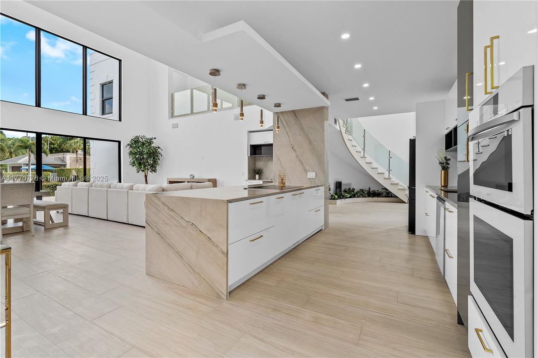 Recently Sold: $1,250,000 (4 beds, 3 baths, 2584 Square Feet)