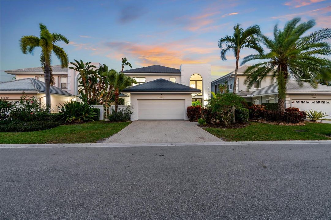 Recently Sold: $1,250,000 (4 beds, 3 baths, 2584 Square Feet)