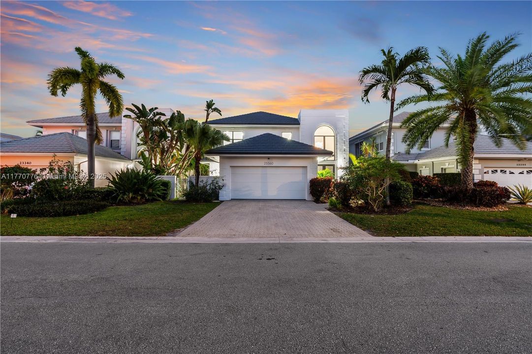 Recently Sold: $1,250,000 (4 beds, 3 baths, 2584 Square Feet)