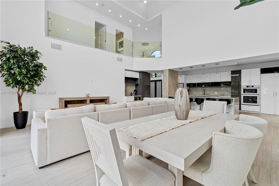 Recently Sold: $1,250,000 (4 beds, 3 baths, 2584 Square Feet)