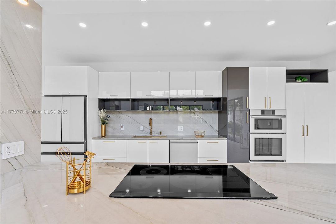 Recently Sold: $1,250,000 (4 beds, 3 baths, 2584 Square Feet)