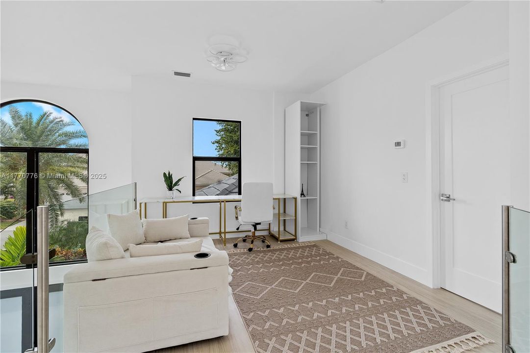 Recently Sold: $1,250,000 (4 beds, 3 baths, 2584 Square Feet)