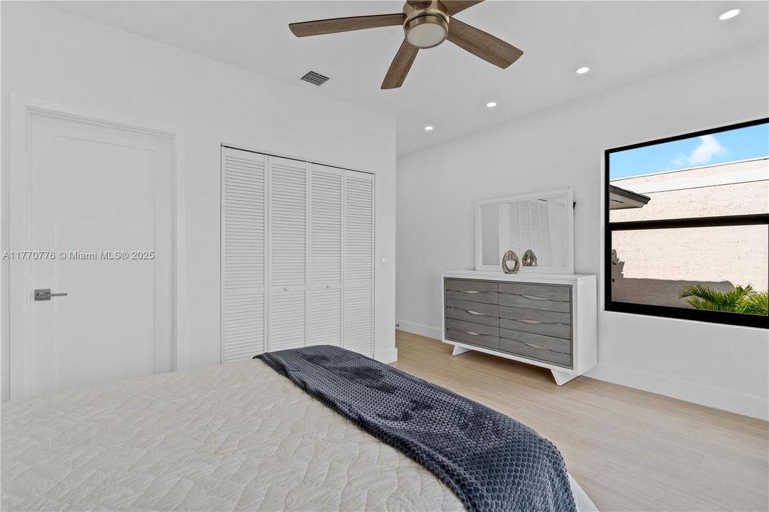 Recently Sold: $1,250,000 (4 beds, 3 baths, 2584 Square Feet)