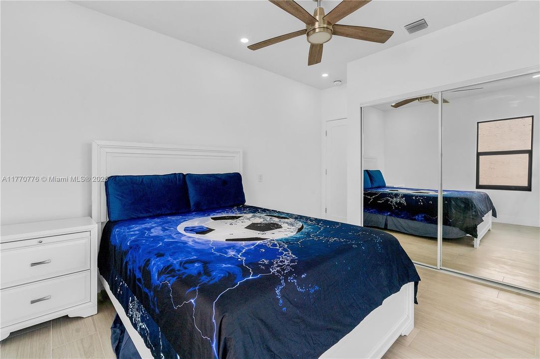 Recently Sold: $1,250,000 (4 beds, 3 baths, 2584 Square Feet)