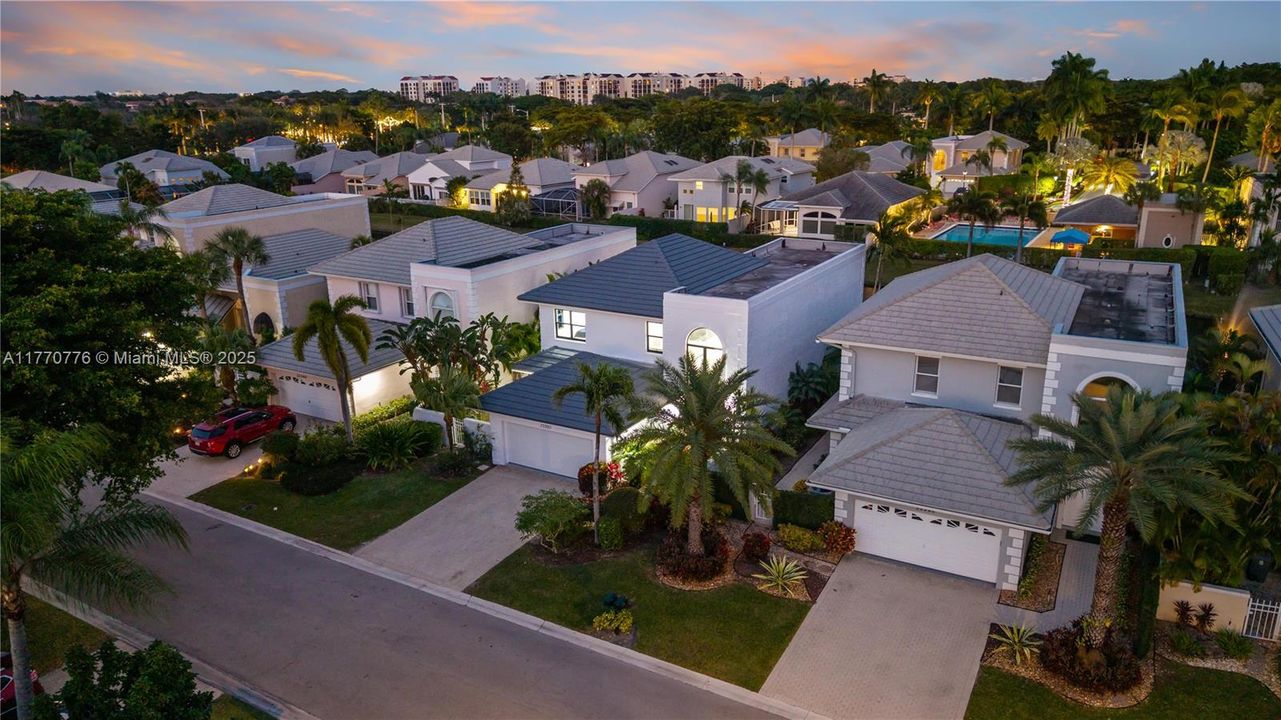 Recently Sold: $1,250,000 (4 beds, 3 baths, 2584 Square Feet)