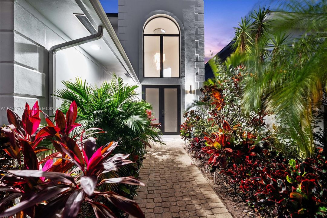 Recently Sold: $1,250,000 (4 beds, 3 baths, 2584 Square Feet)