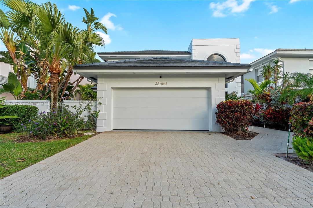Recently Sold: $1,250,000 (4 beds, 3 baths, 2584 Square Feet)