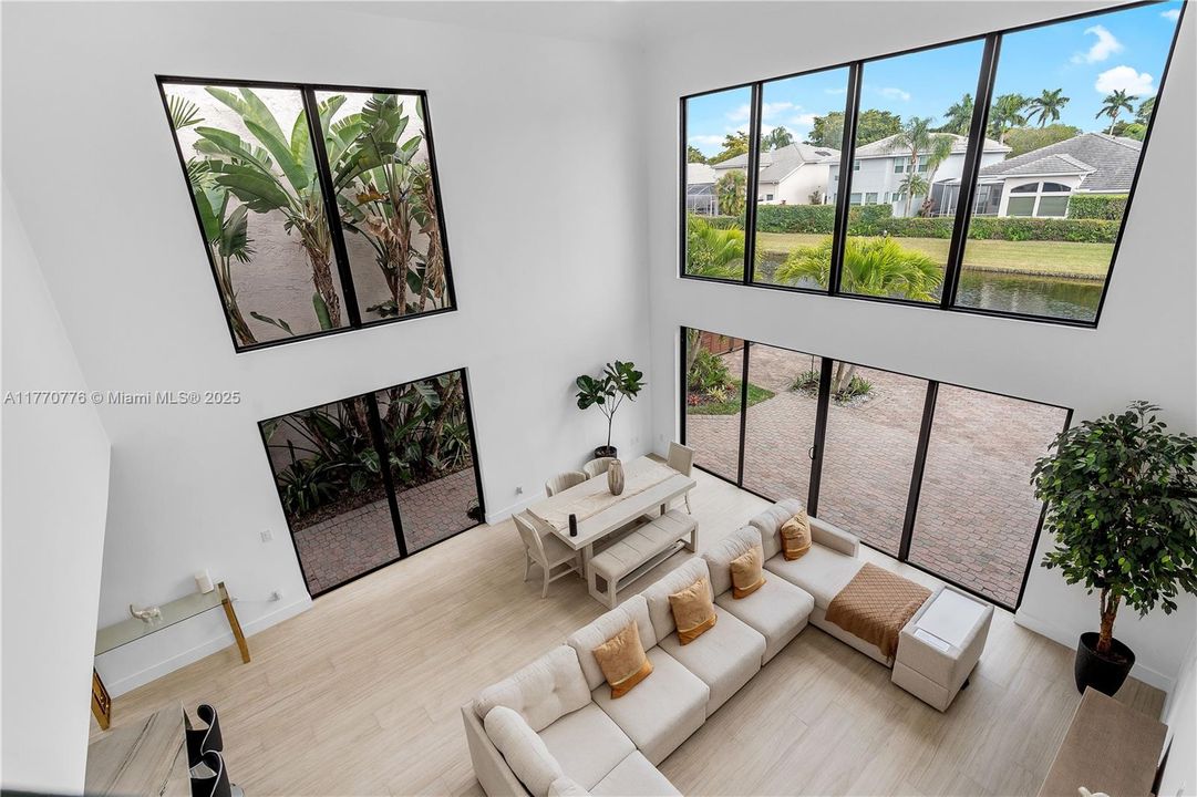 Recently Sold: $1,250,000 (4 beds, 3 baths, 2584 Square Feet)