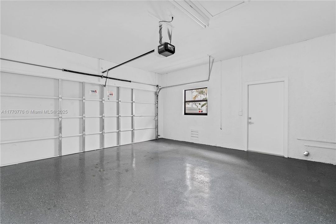 Recently Sold: $1,250,000 (4 beds, 3 baths, 2584 Square Feet)