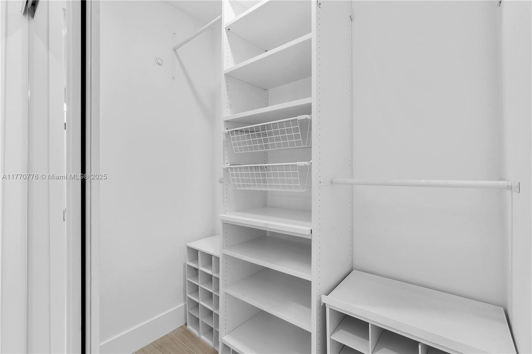 Recently Sold: $1,250,000 (4 beds, 3 baths, 2584 Square Feet)