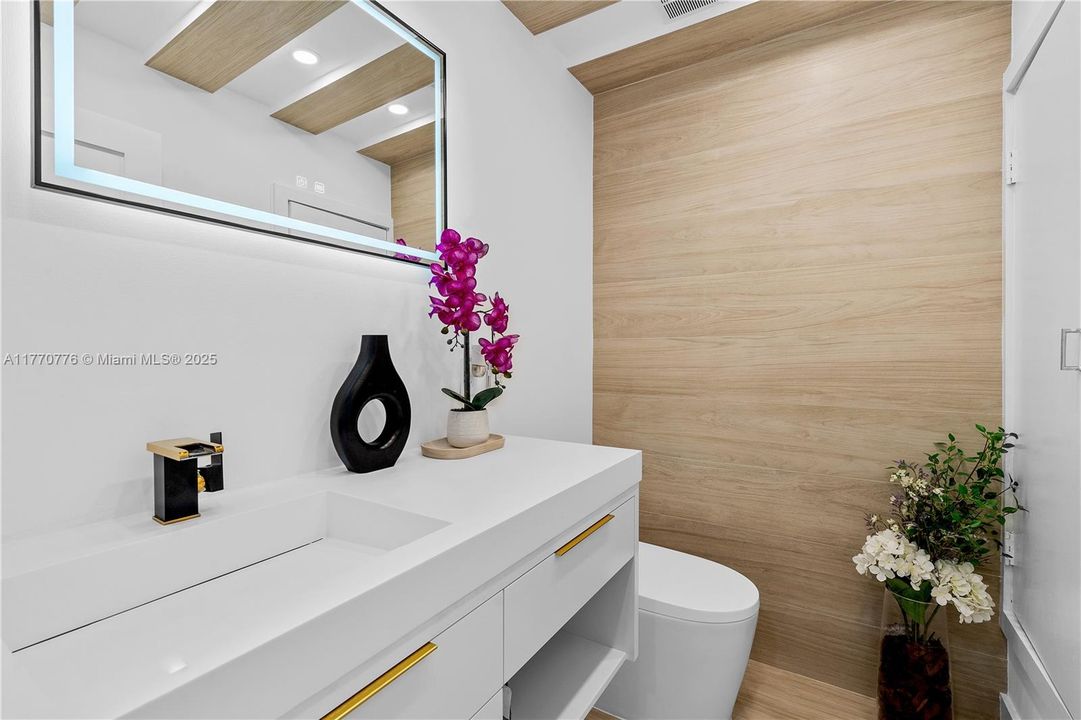 Recently Sold: $1,250,000 (4 beds, 3 baths, 2584 Square Feet)