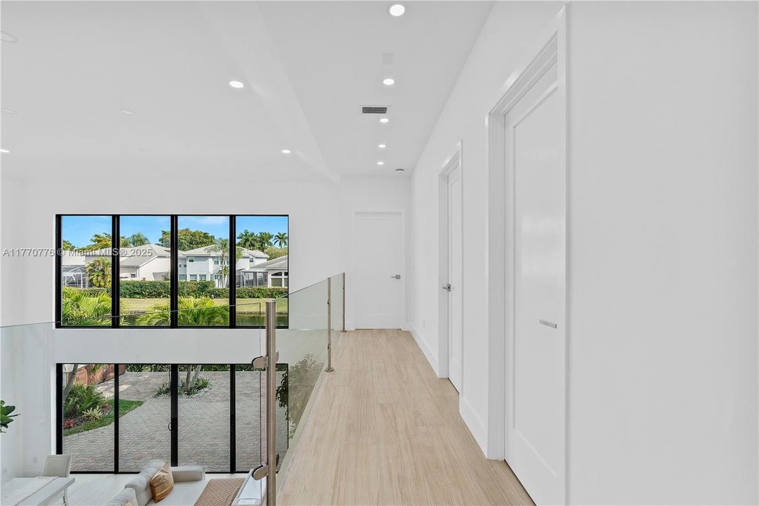 Recently Sold: $1,250,000 (4 beds, 3 baths, 2584 Square Feet)