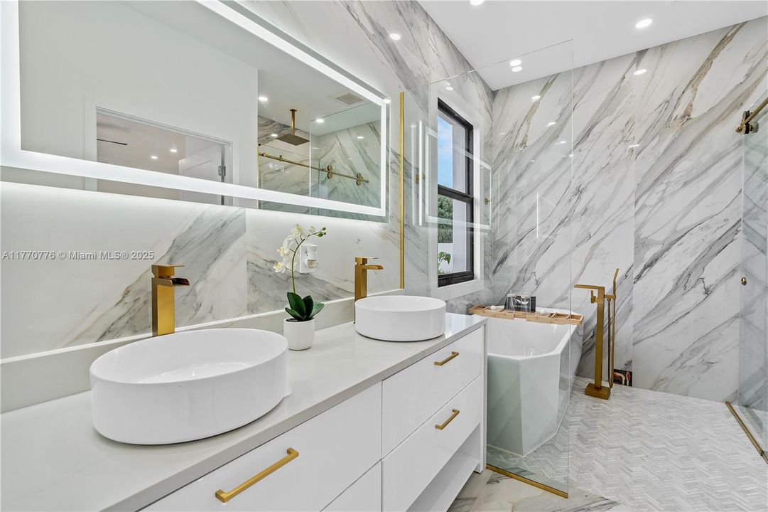 Recently Sold: $1,250,000 (4 beds, 3 baths, 2584 Square Feet)